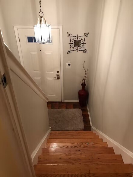 Entrance - 553 W Park Ave