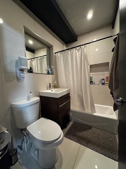 Building Photo - 135 Christopher St