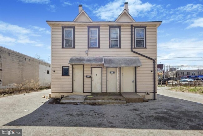 Building Photo - 909 Springfield Rd