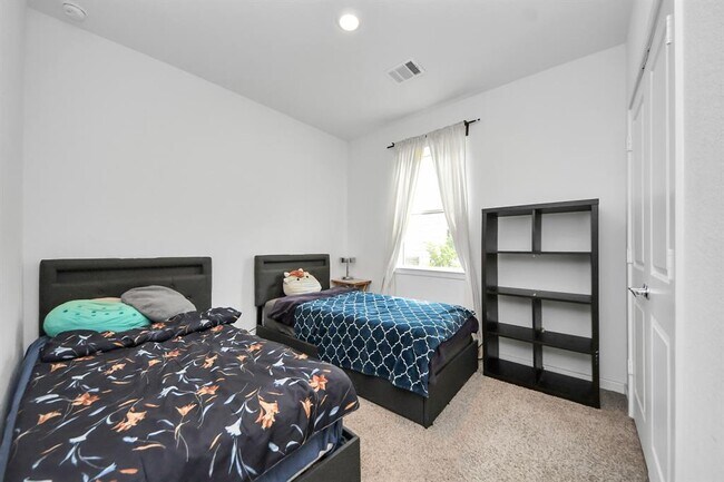 Building Photo - 21630 Heather Elm Dr