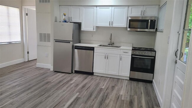 Building Photo - 106 CHESAPEAKE AVENUE UNIT C