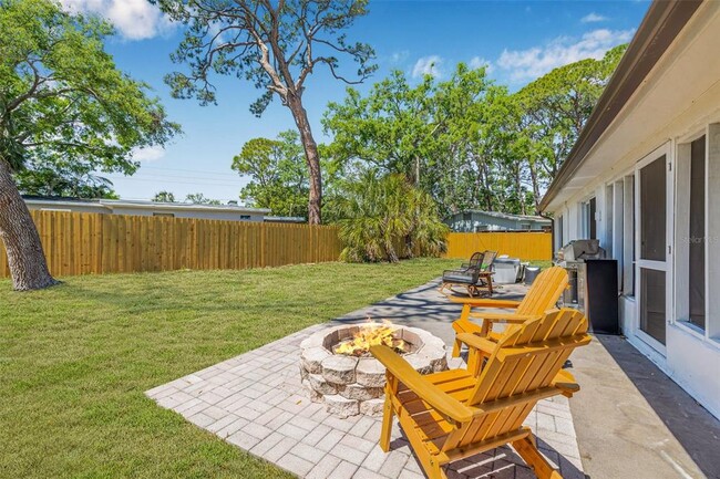 Building Photo - 4925 Camellia Way S