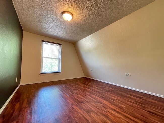 Building Photo - 1100 W Morphy St