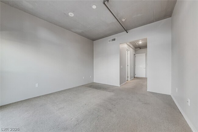 Building Photo - 353 E Bonneville Ave