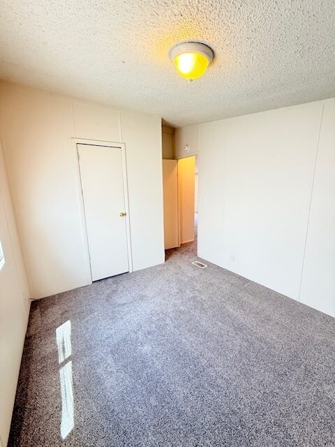 Building Photo - HOUSE FOR RENT