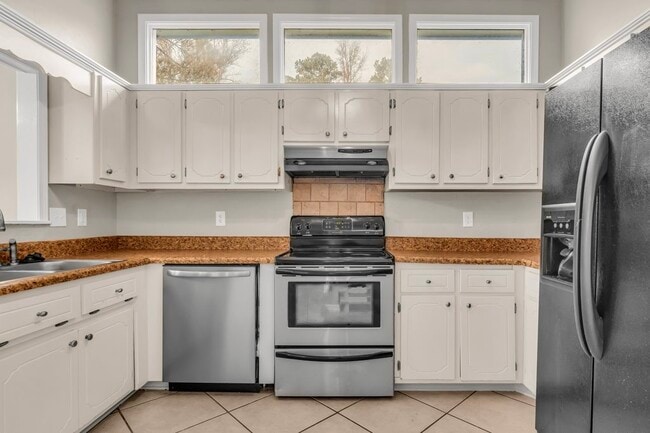 Building Photo - 125 N Chestnut Dr