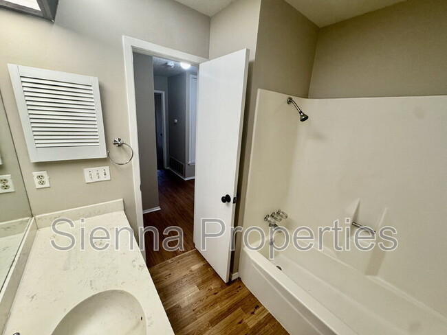 Building Photo - 2708 Charlesworth Dr