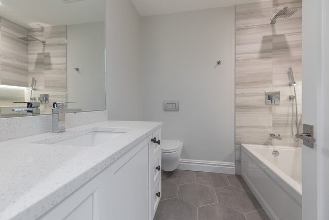 Building Photo - 131 W Newton St