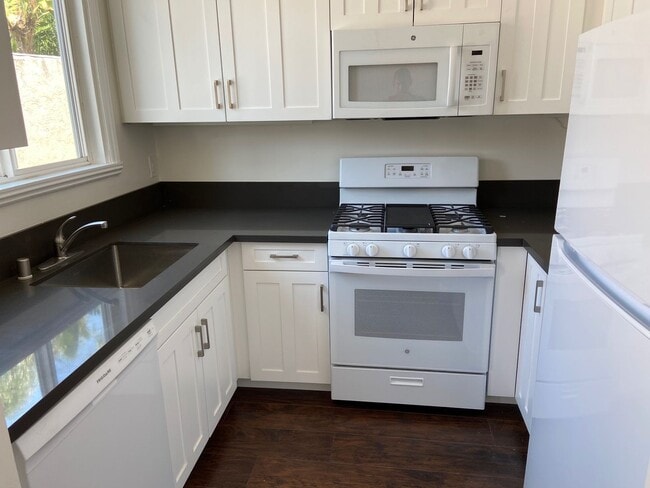 Building Photo - Newly Remodeled 2 Bedroom, 1 Bathroom in Kensington! Washer/Dryer in Unit!