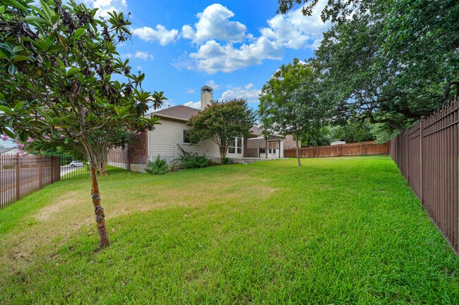 Building Photo - Spacious 4-Bed Luxury Home with Chef’s Kitchen, Fenced Yard, and 3,528 sq ft in Helotes