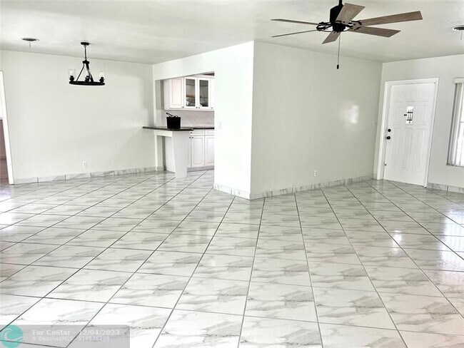 Building Photo - 1930 Windward Dr