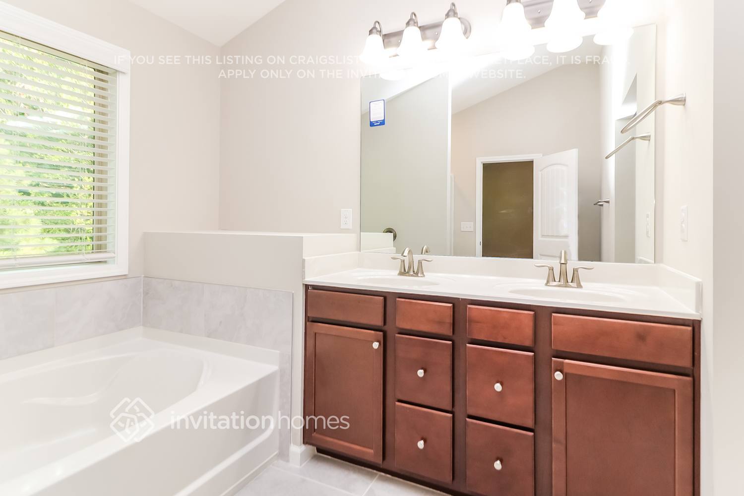 Building Photo - 7185 Heritage Oak Ct