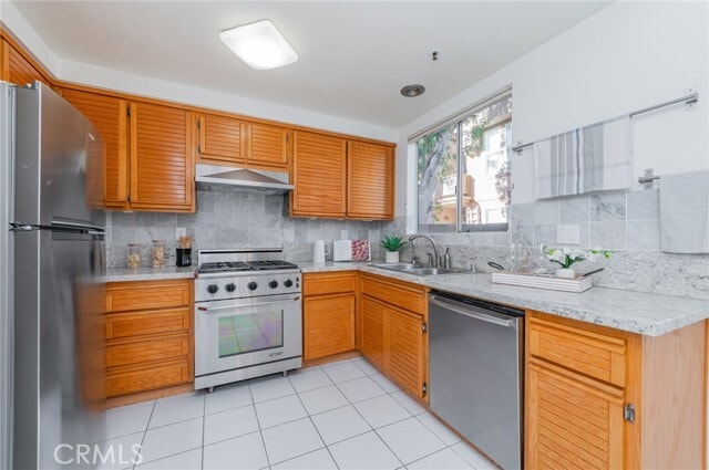 Building Photo - 2 Ellisworth Aisle