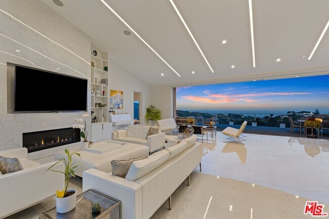 Building Photo - 28405 Via Acero