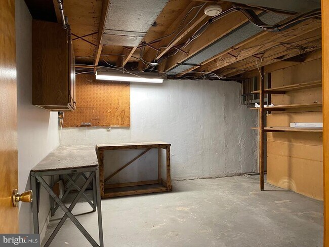 Building Photo - 2119 Holborn Rd
