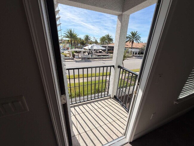 Building Photo - "Charming 2-Bed, 2-Bath Townhouse Retreat in Haines City – Spacious 1464 Sq Ft of Comfort!"