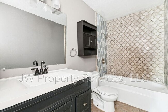 Building Photo - 639 Mockingbird Ln