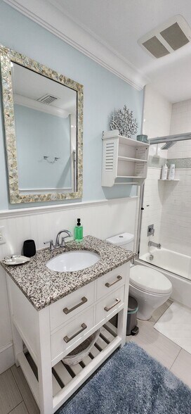 Bathroom - 1066 SE Saint Lucie Blvd