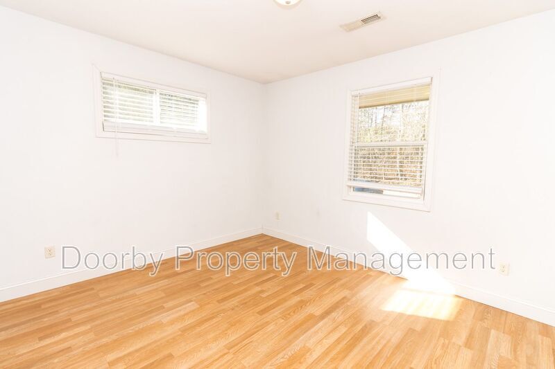 Building Photo - 3860 Youngstown Rd