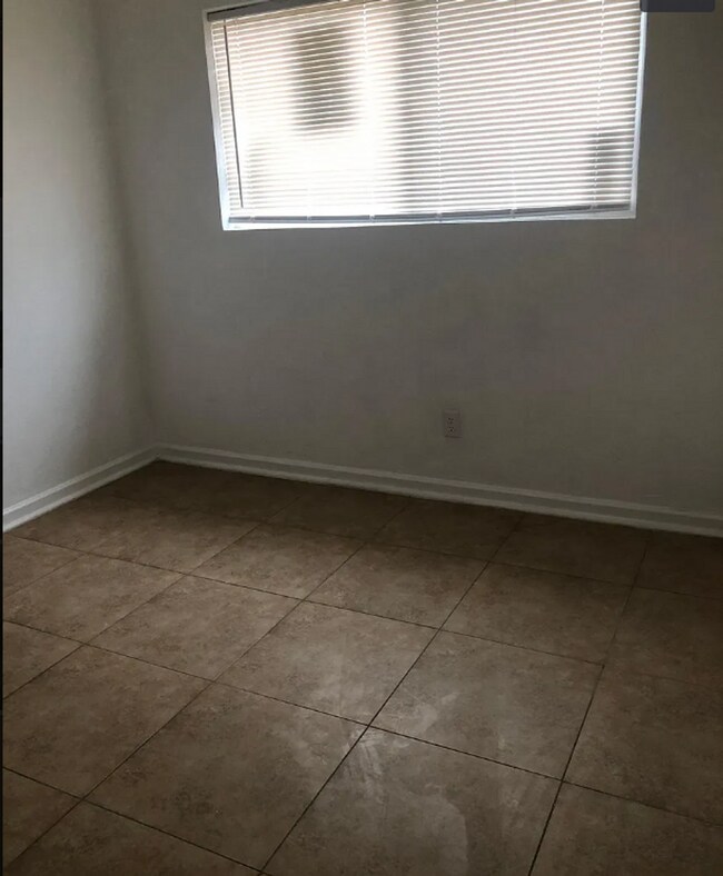 Building Photo - 1401 Yosemite Dr