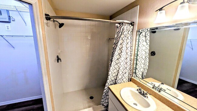 Building Photo - ANNUAL UNFURNISHED GROUND FLOOR CONDO 3 BED 2 BATH