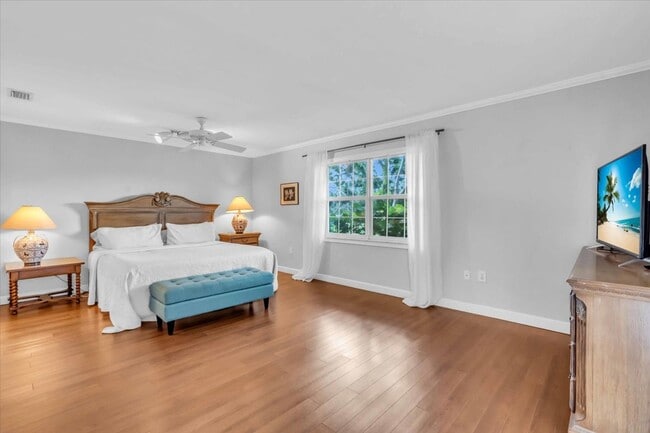 Building Photo - 2732 Valencia Dr