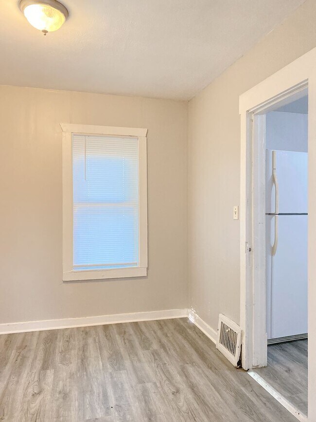 Building Photo - Cozy 2 bed 1 bath house $995 Sec 8 OK