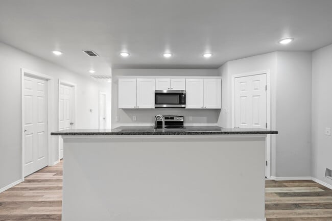 Building Photo - 5605 Jarvis St