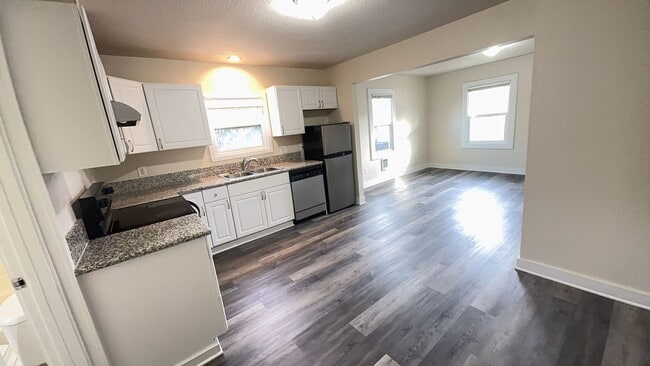 Building Photo - Cozy Remodeled 3-bedroom 2 bath Home - Close to State Capitol - On BUS LINE