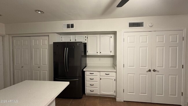 Building Photo - 2140 W Utopia Rd