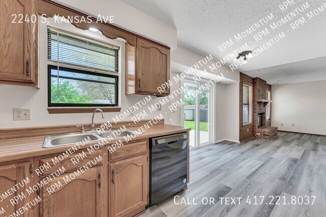 Building Photo - 3 Bedroom 2 Bath Home in SW Springfield!
