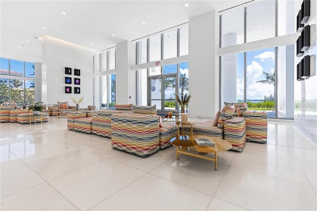 Building Photo - 700 NE 26th Terrace