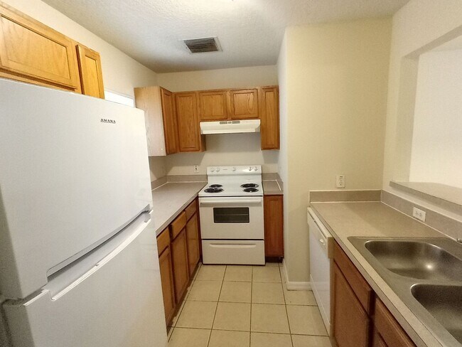 Building Photo - 880Col
