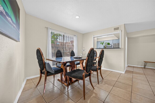 Building Photo - 3303 W Greenridge Dr