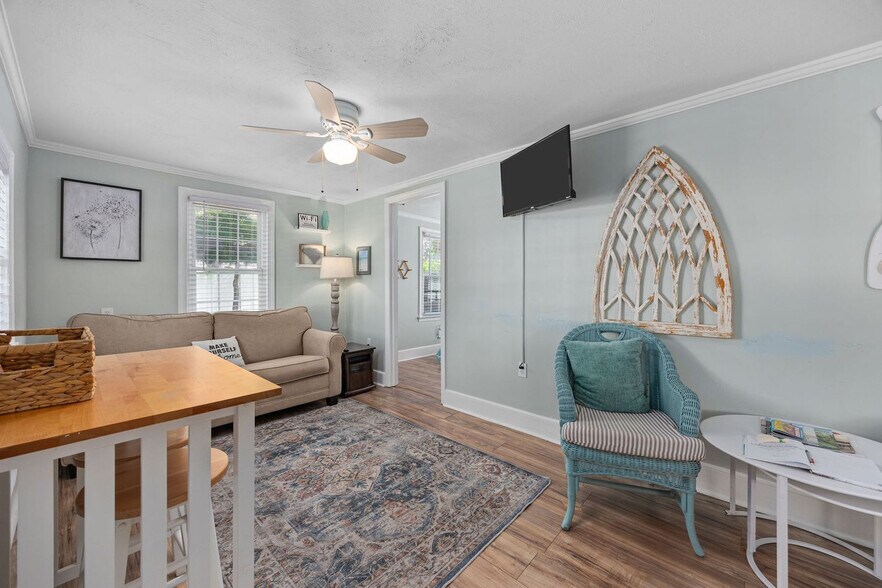 Building Photo - 347 Seabreeze Dr