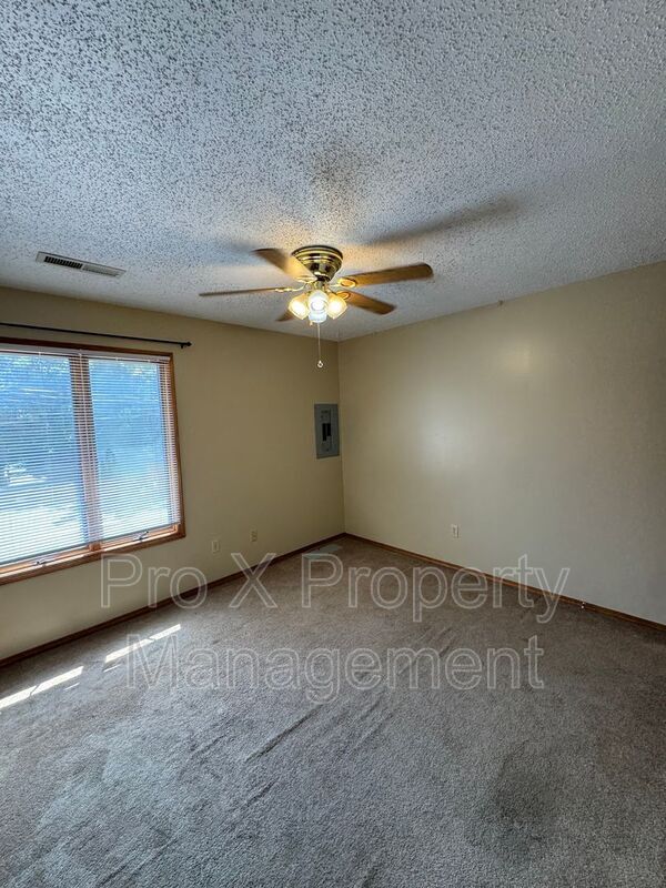 Building Photo - 510 E Elm St