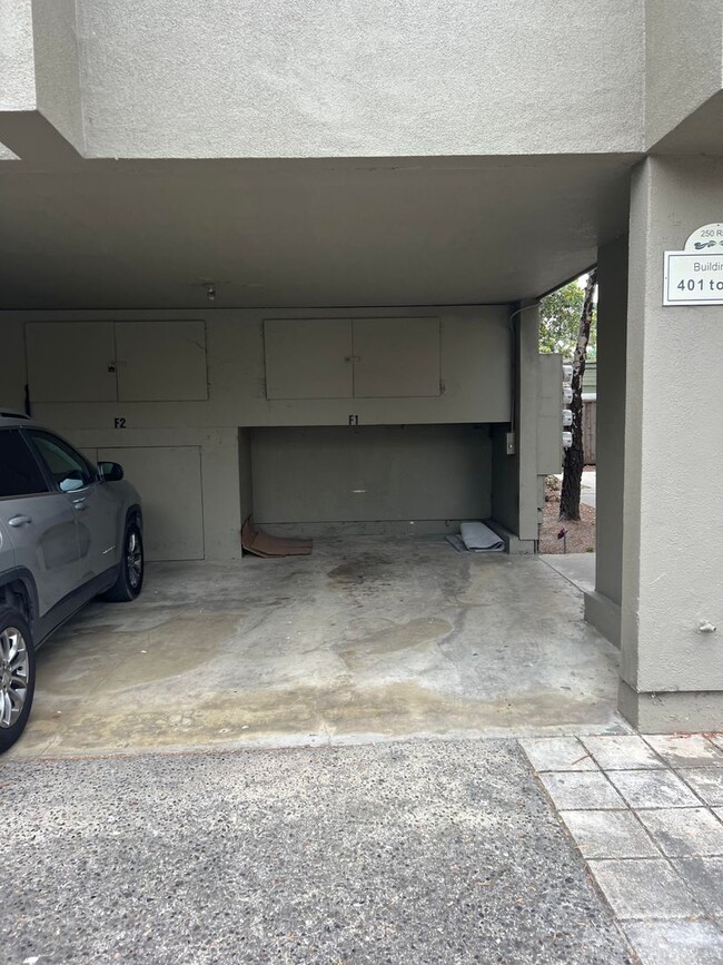 Building Photo - 2Br/1Ba Cute Condo Close to Downtown and H...