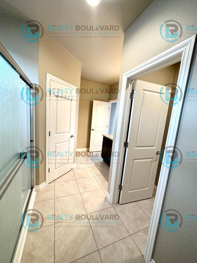 Building Photo - Beautiful 3 Bedroom located in Cold Springs!