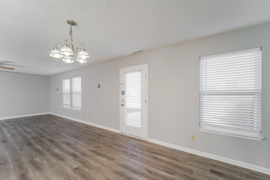 Building Photo - 150 Declaration Dr