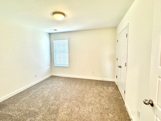 Building Photo - Move - In Special! Now Leasing a 4-Bedroom...