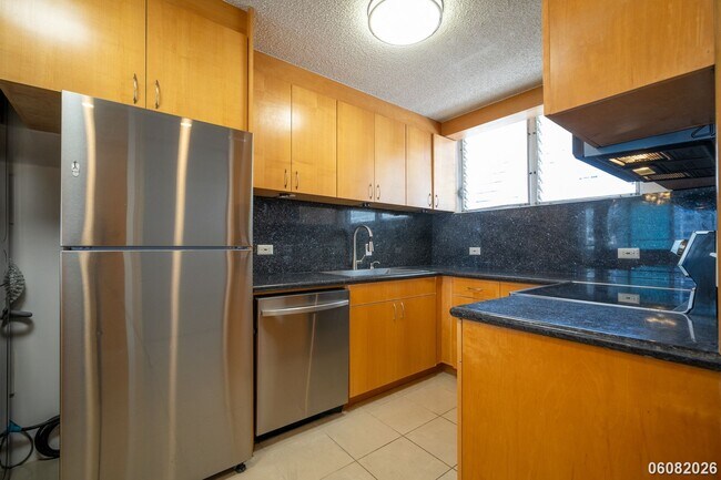 Building Photo - PRIME ALA MOANA/WAIKIKI LOCATION: 2BR/1.5BA Condo with Parking & In-Unit Washer/Dryer!