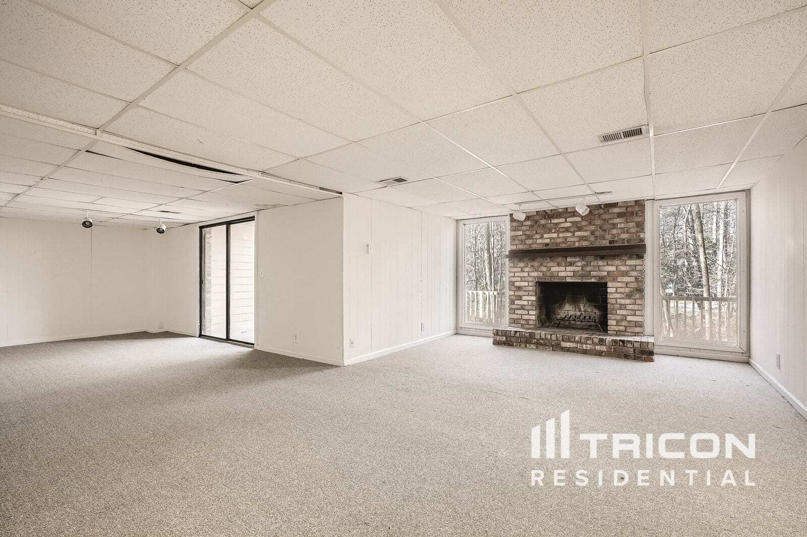 Building Photo - 9400 N Lake Dr