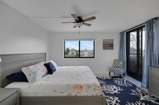 Building Photo - 6035 Sea Ranch Dr