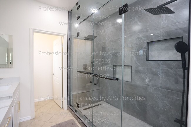 Building Photo - 8057 Sorrento Ln