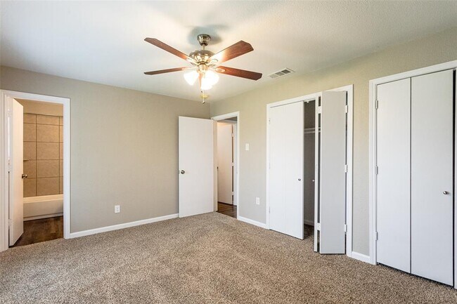 Building Photo - 10541 Cradlerock Dr