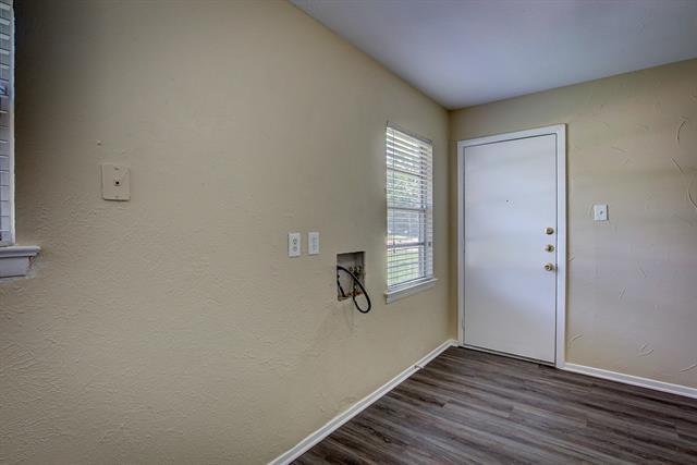 Building Photo - 820 Collin Dr