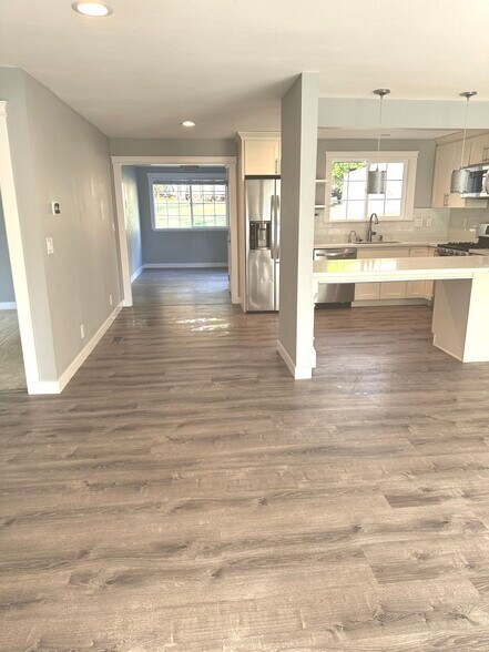 Building Photo - 714 N 179th St