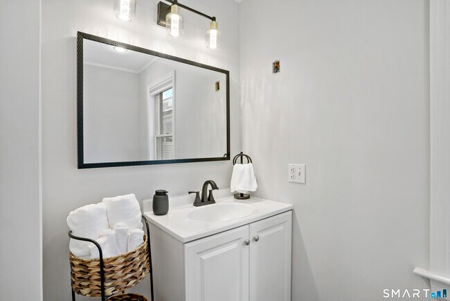 Building Photo - 1016 Fairfield Beach Rd