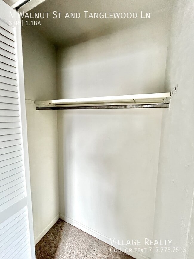 Building Photo - 492 N Walnut St