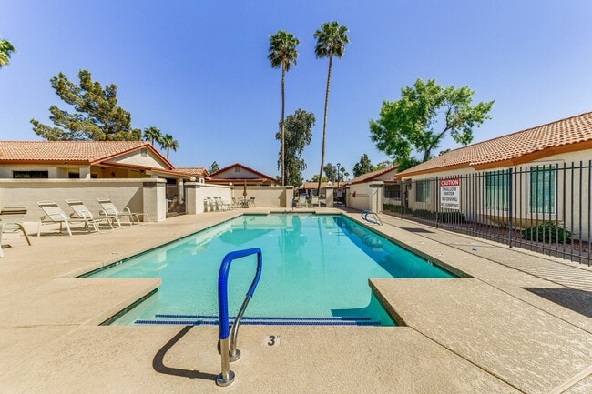 Building Photo - 1120 N Val Vista Dr